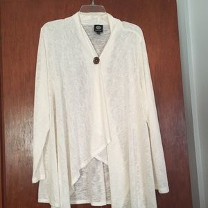 Bobeau cream colored 1x cardigan